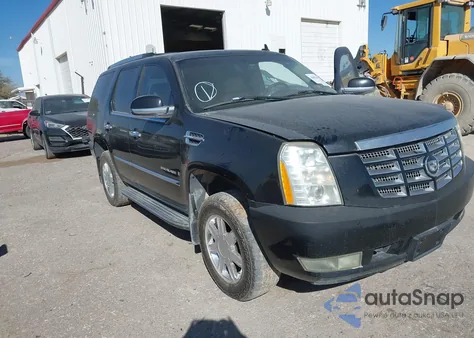 2007 Cadillac Escalade Standard z USA, uszkodzony, nr VIN 1GYFK63827R275913